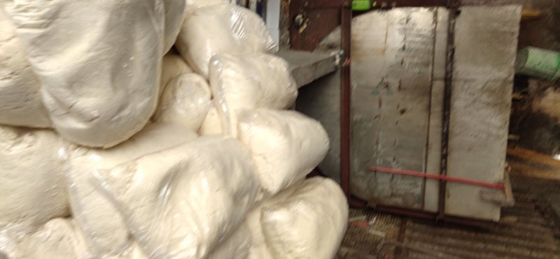 豆腐渣是养殖场选饲料，发酵之后会更好喂养，更便民。