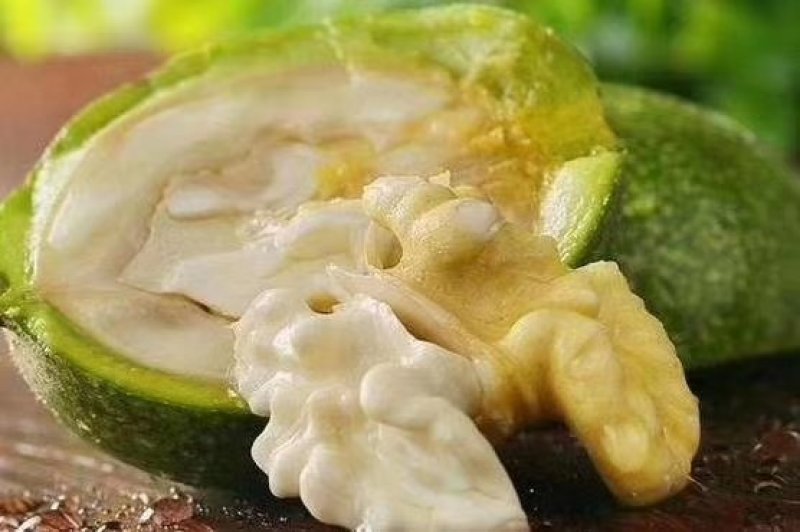 青皮核桃皮薄仁大