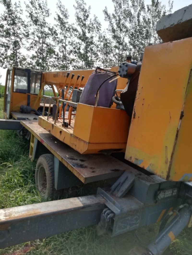 济宁四通6吨吊车