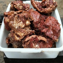 【优质】驴肉，带皮驴肉，新鲜驴肉，现杀现发，大量低价供货