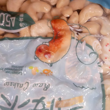 物流包邮美味越南生腰果仁九两装真空装