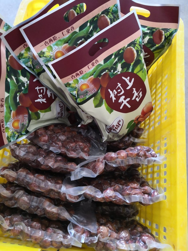 自产新疆伊犁六十一团树上干杏，自然晾晒，绝无添加，免运费