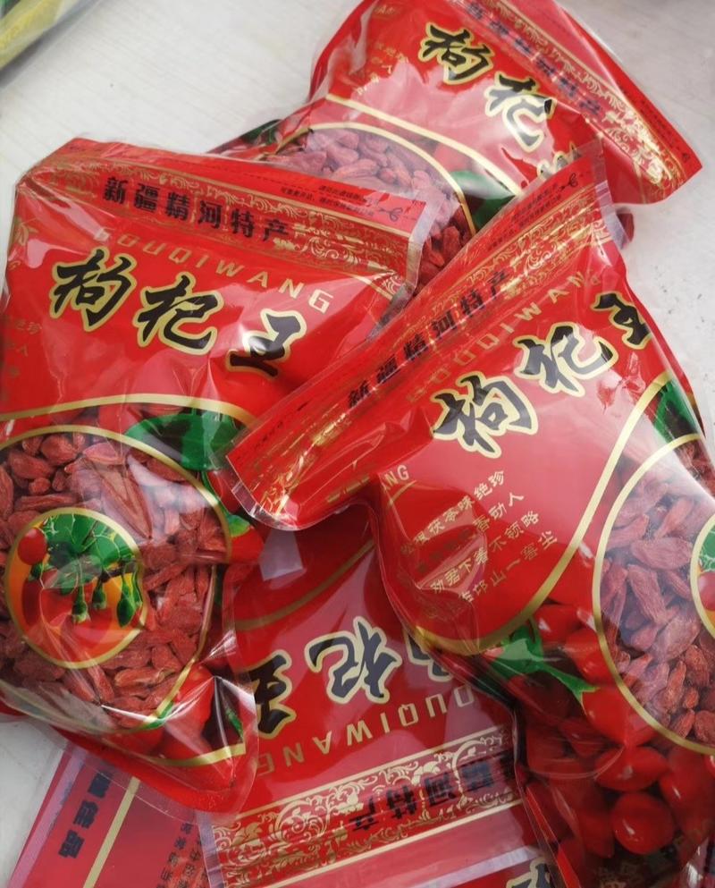 新疆红枸杞，特级大果，自然晒干，2斤起包邮。