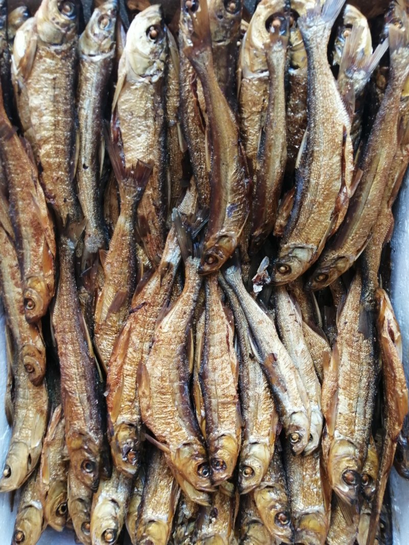 烟熏翘嘴白鱼干