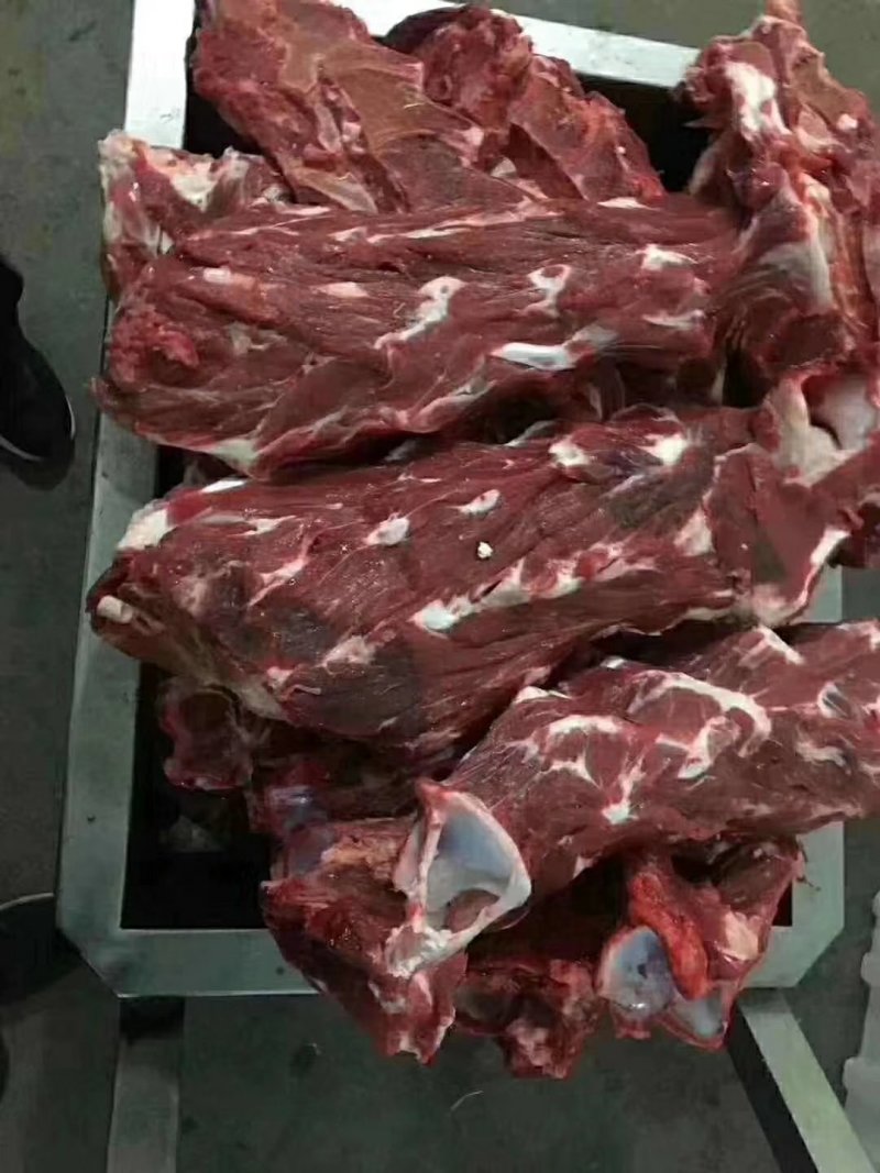 排酸牛脖骨，牛脊骨，都是，口感非常好红烧，酱都很好。