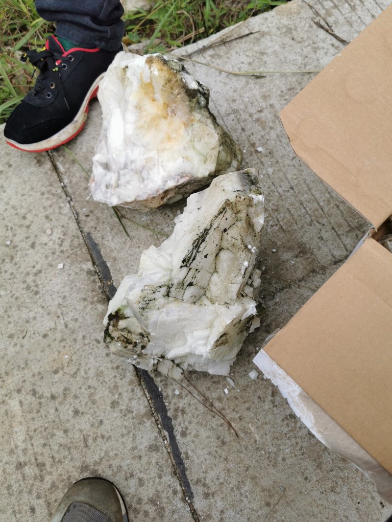 大量出售方解石