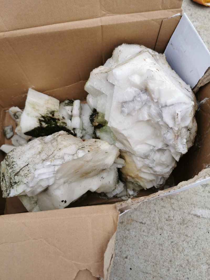 大量出售方解石
