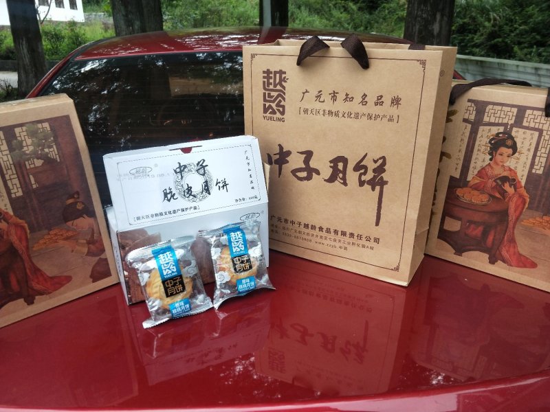 可以批发中子脆皮月饼酥脆可口核桃流油吃一口量大可优惠，