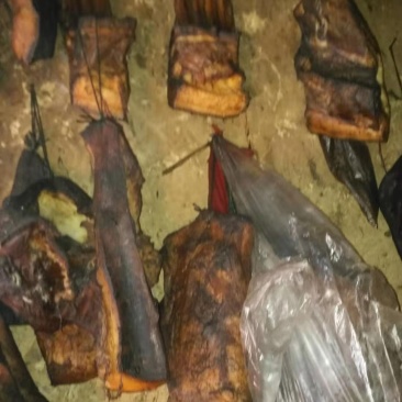 腊肉高山土猪，正宗农家烟熏土猪熏得很黑，越黑越正，