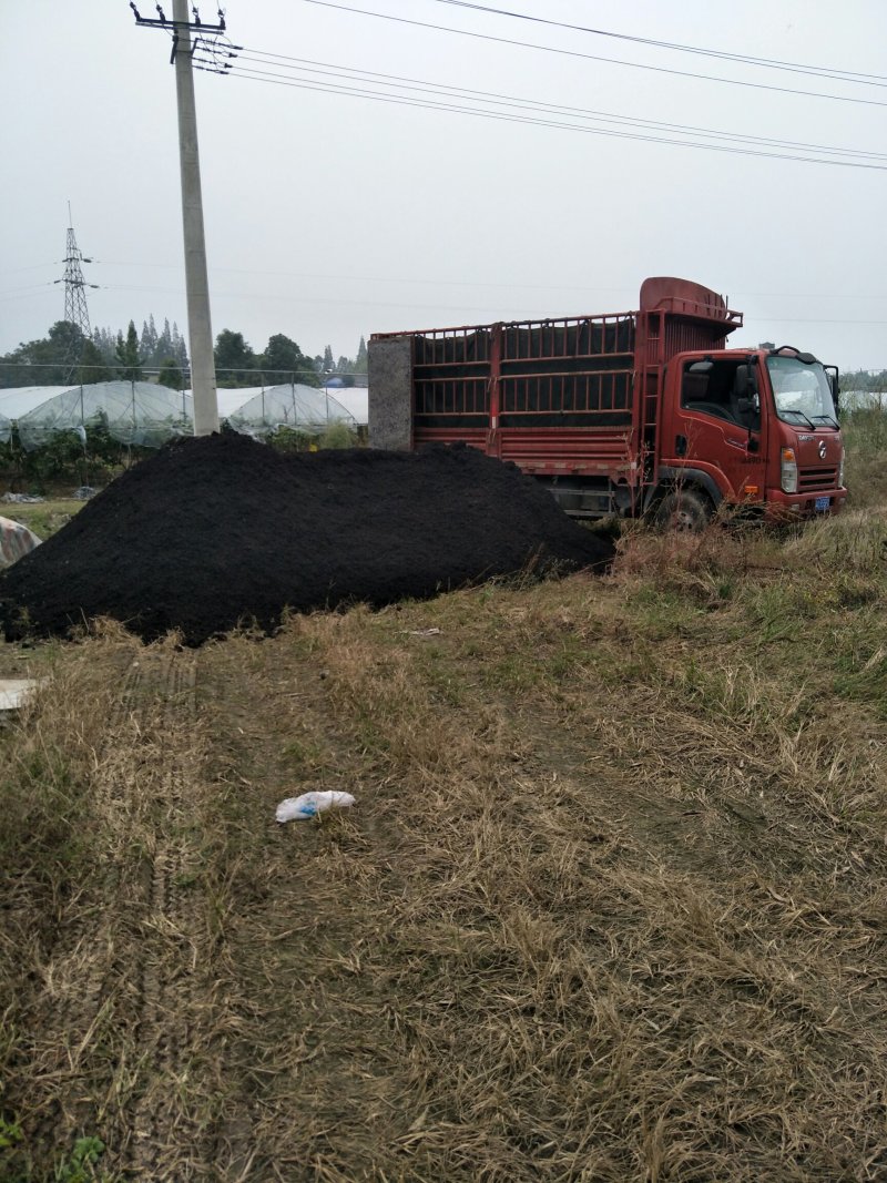 成都市西岭源酒业，稻壳改土肥