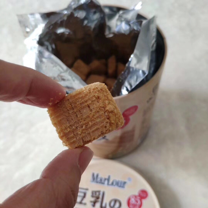 豆乳威化饼干350克/罐24元/罐，2罐包邮