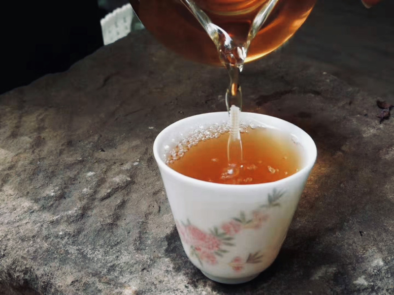 厂家直销，2018年布朗大树357g熟茶饼