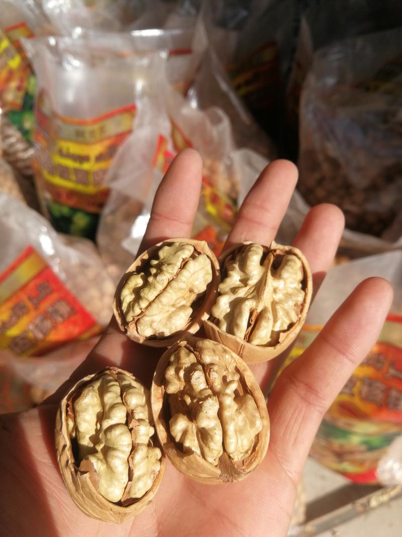 纸皮核桃新疆阿克苏核桃坚果种植面积大产量高欢迎联系