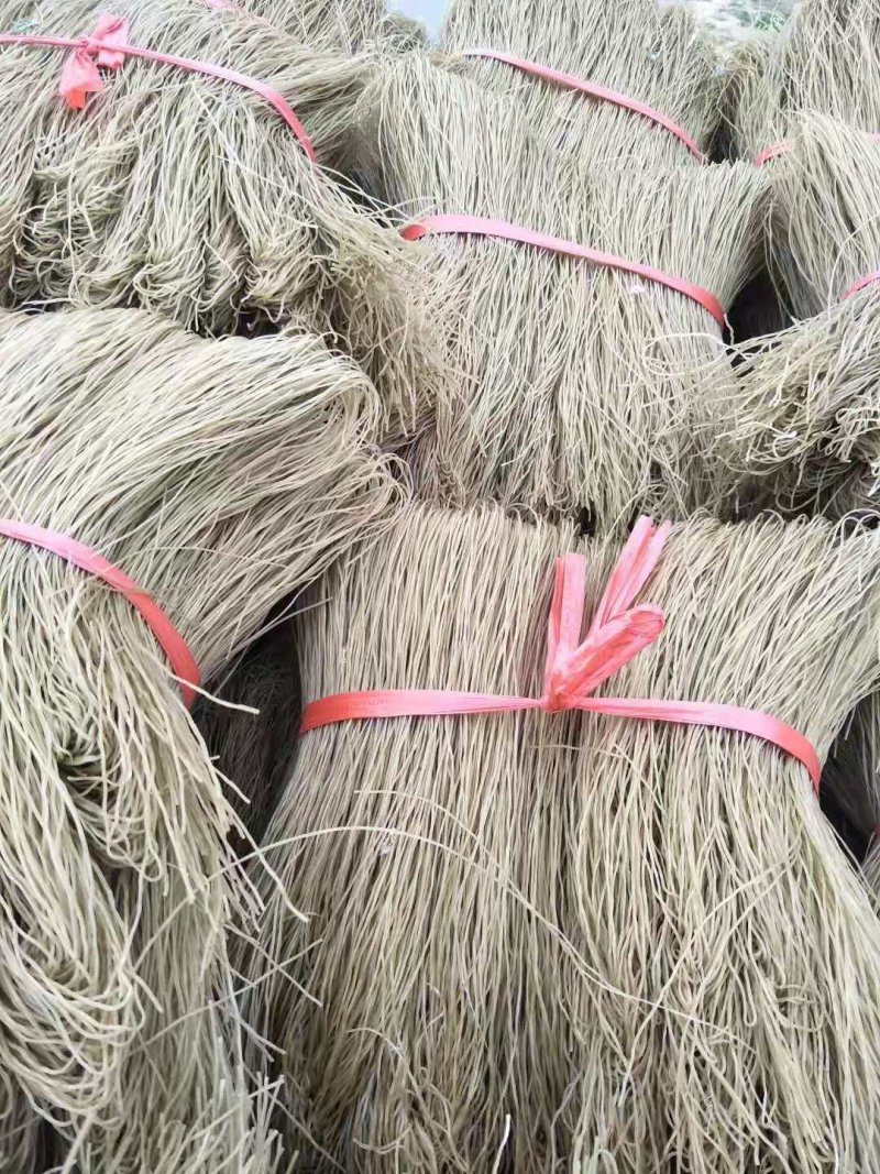 优质精品粉条纯手工的大量现货供应，价格优惠，质量保证。