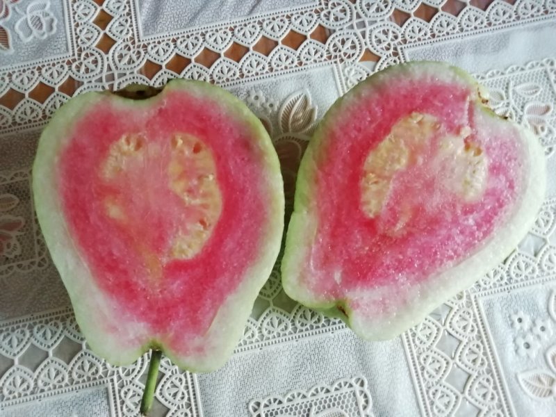 大量供应芭乐味红心番石榴3元包邮