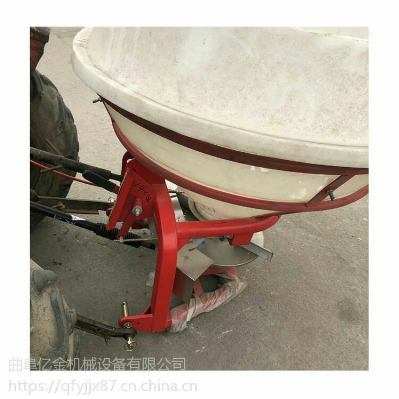 撒肥机，拖拉机悬挂化肥抛洒机，多功能尿素钾肥颗化肥撒扬机