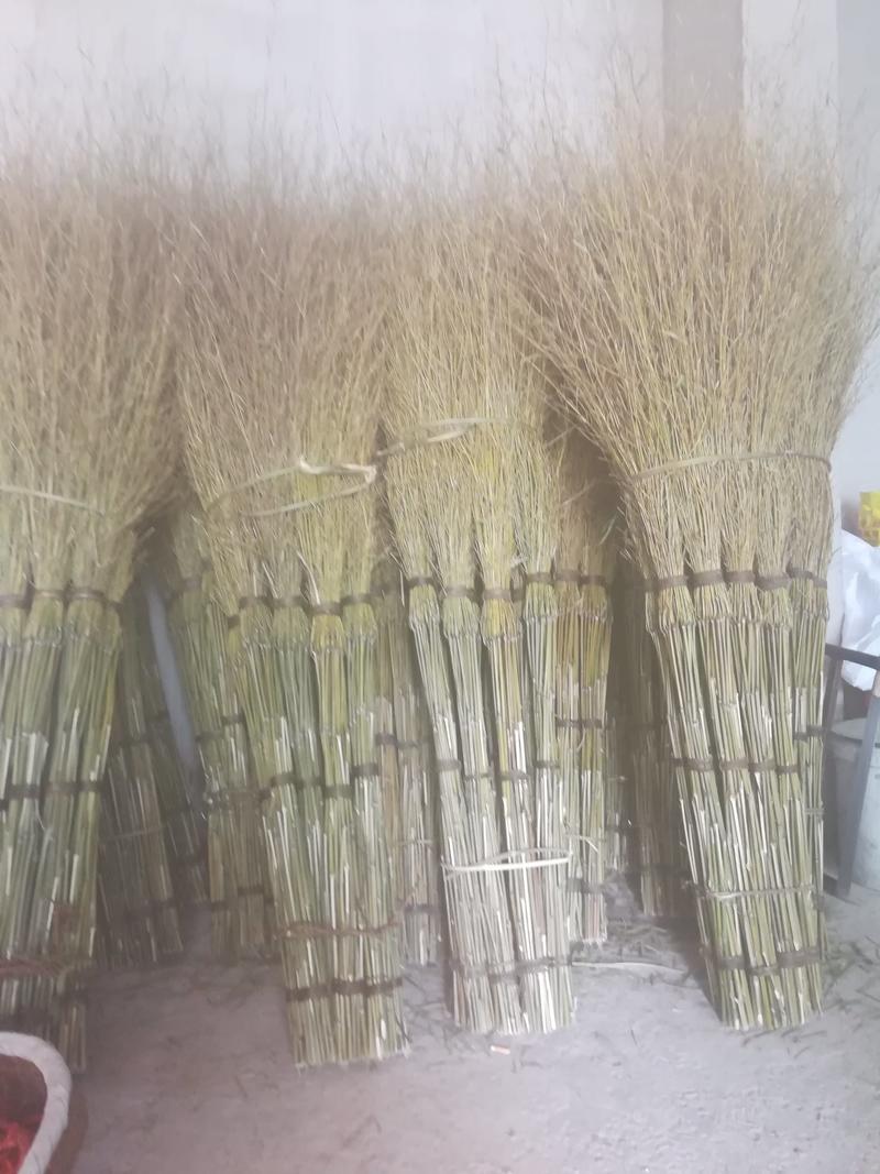 厂家直供白竹扫把，大白竹扫把价格更便宜。