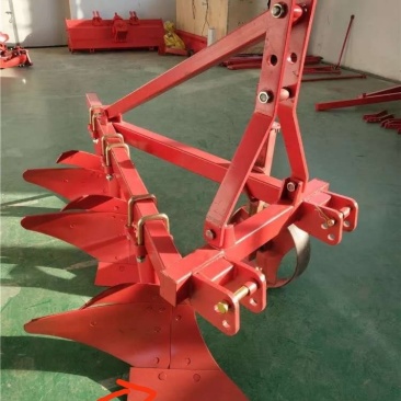 铧犁425型号铧式犁325铧式犁四轮带耕地机
