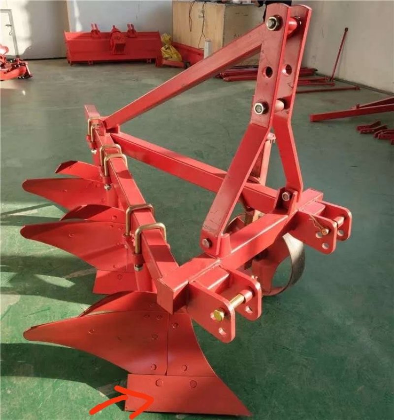 铧犁425型号铧式犁325铧式犁四轮带耕地机