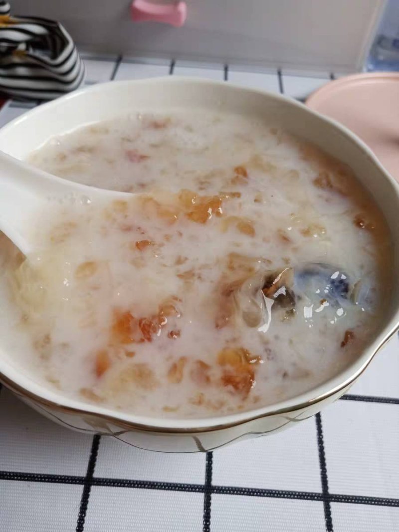 桃胶雪燕皂角米组合