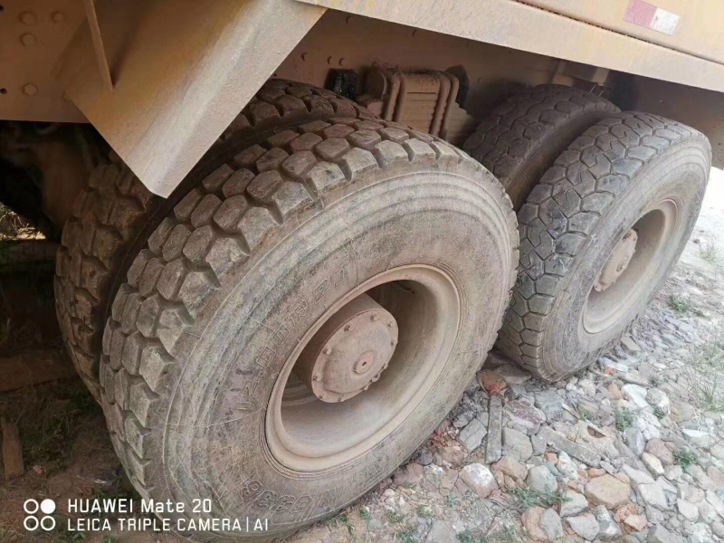 自卸车
