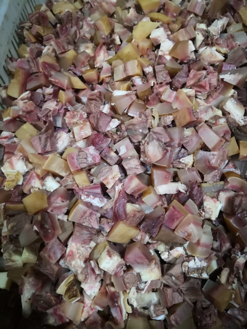 熟牛头肉牛头肉切粒烹致8成熟解冻后入味低损耗