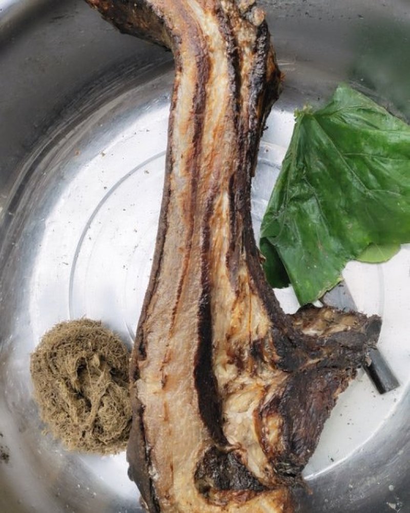 腊肉高山土猪，正宗农家烟熏土猪熏得很黑，越黑越正，