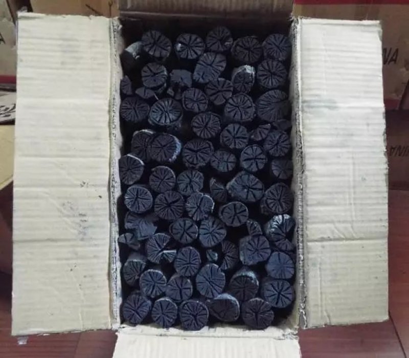 大量出售批发木炭，果木炭烧烤炭
