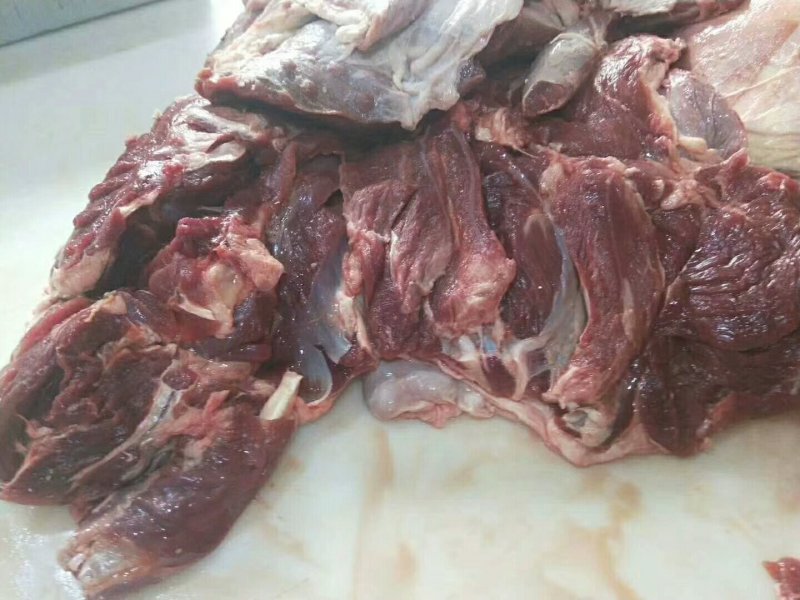 去骨羊后腿肉，炖锅爆炒合适。