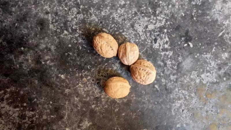隘口薄皮核桃35到40，25到30核桃