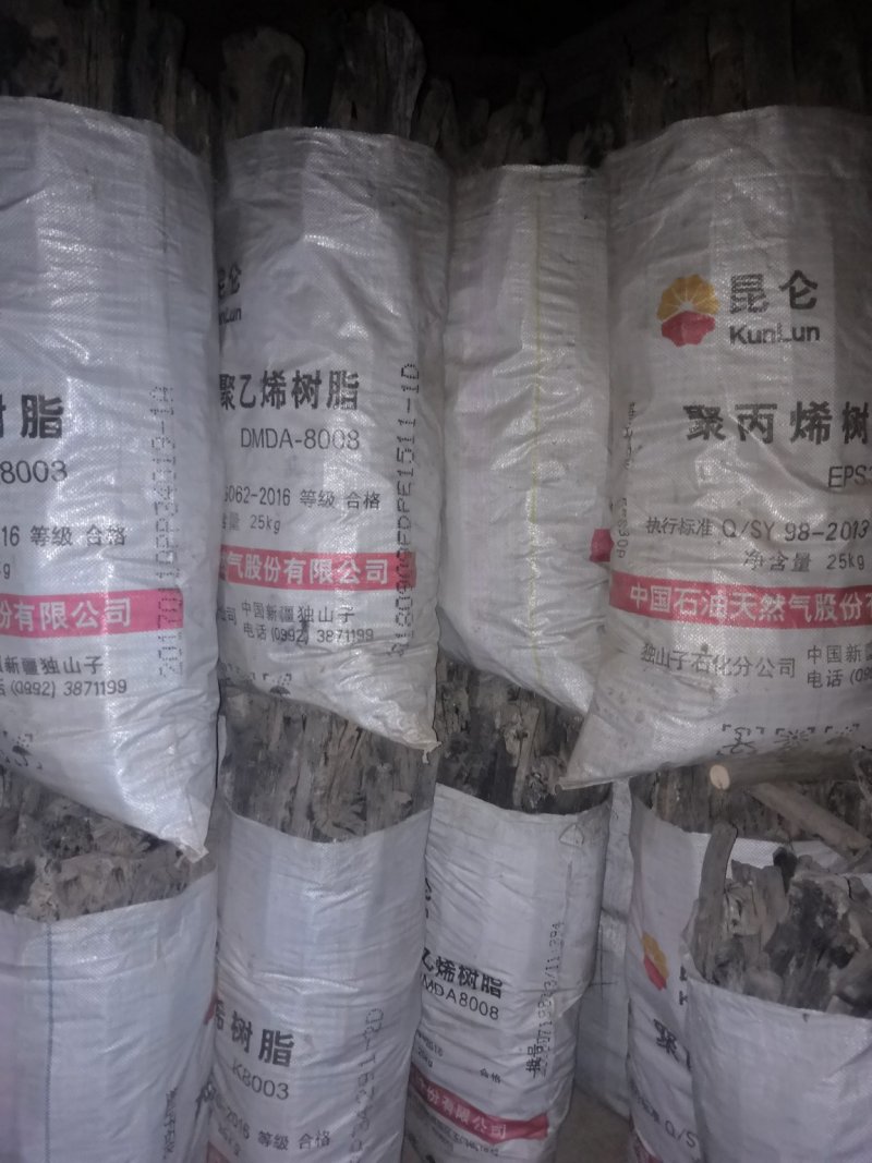 栎木炭，白炭，烧烤炭，青杠炭，菊花炭，明炭