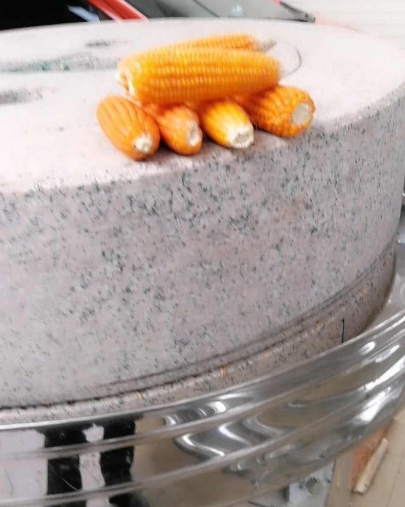 石磨玉米面，老品种石磨加工，怀念小时候的味道！