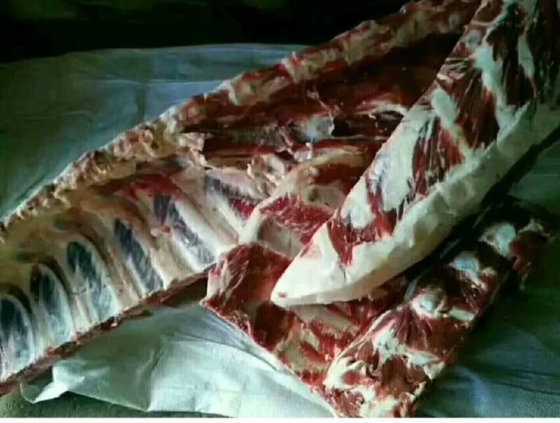 多肉牛脊骨酱炖熏，大排档佳选