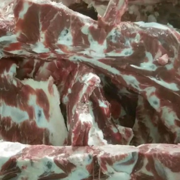 多肉牛脊骨酱炖熏，大排档佳选