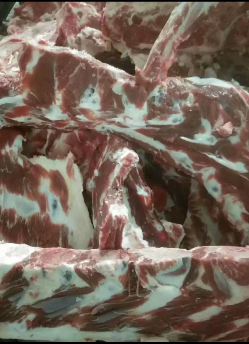 多肉牛脊骨酱炖熏，大排档佳选