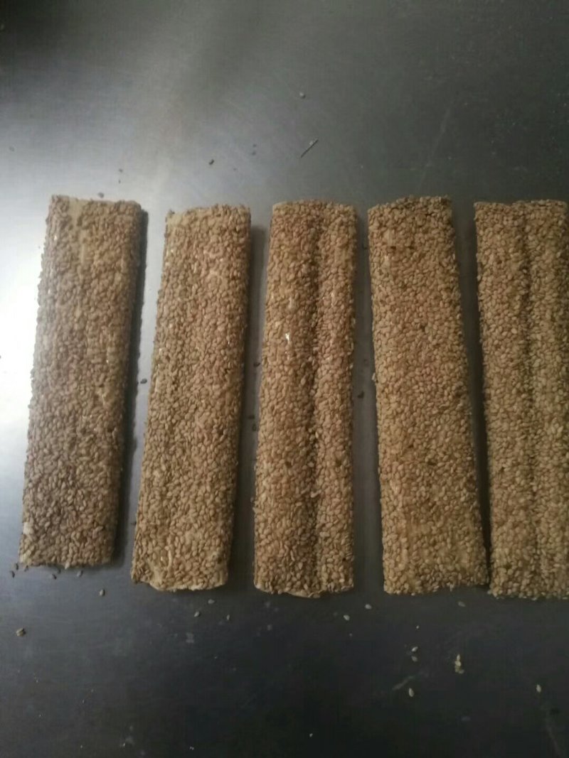 菏泽曹县特产板糖,百年曹记。匠心制作。纯手工芝麻酥糖