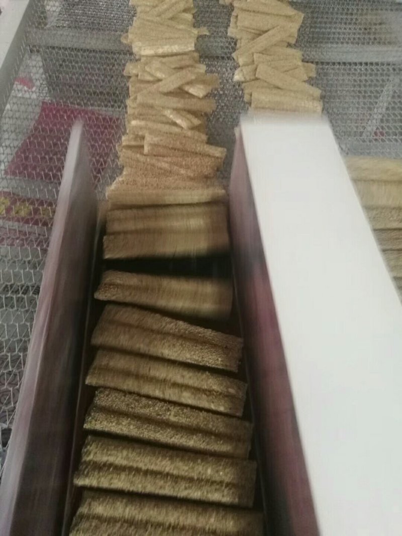 菏泽曹县特产板糖,百年曹记。匠心制作。纯手工芝麻酥糖