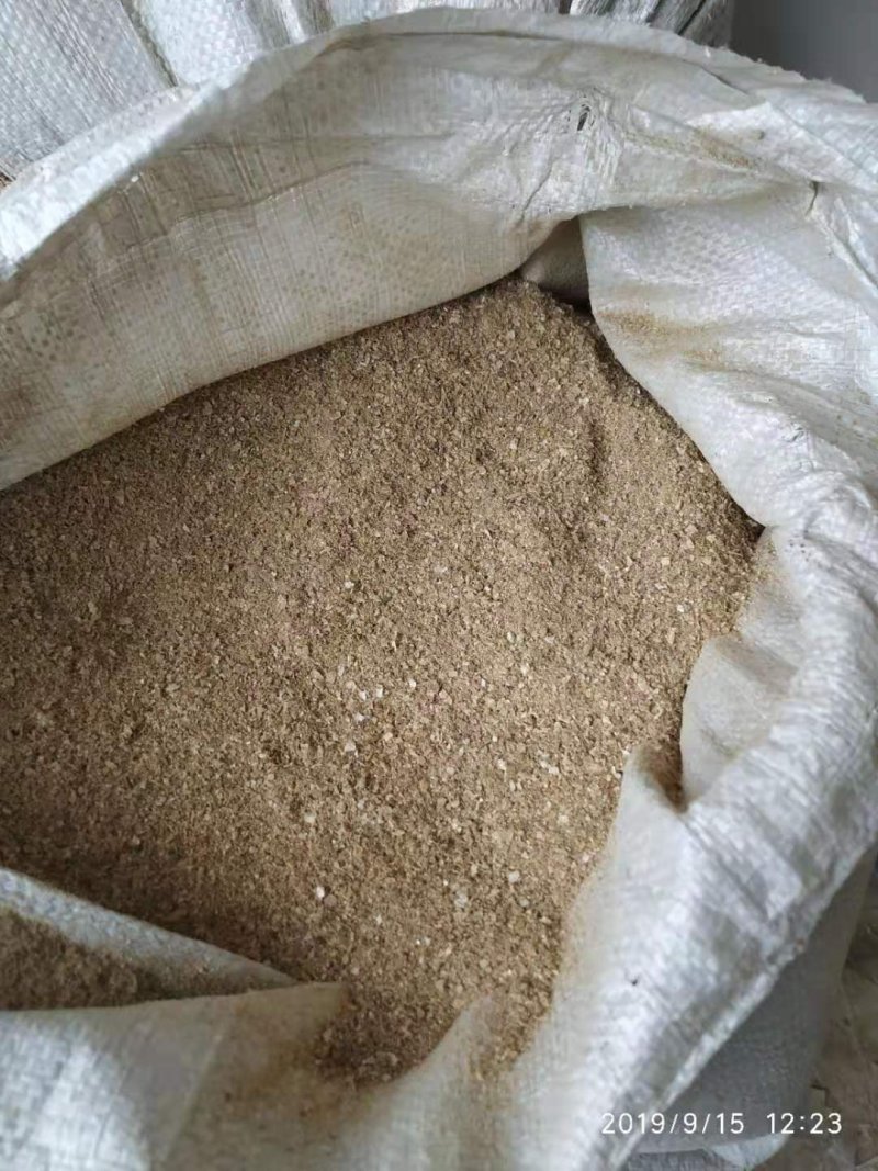 除尘花生壳细糠，过4毫米孔径筛网，