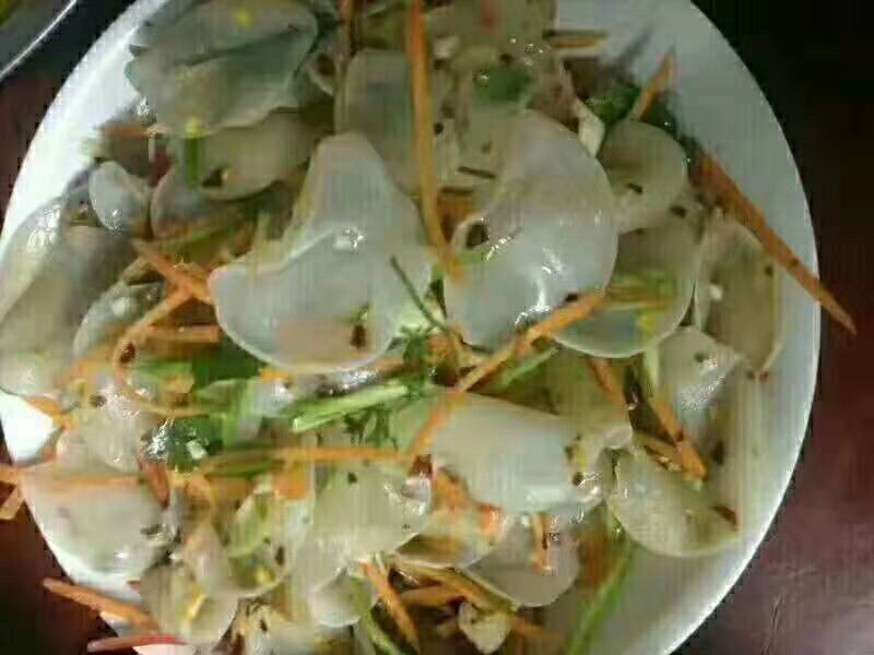 白玉木耳颜色白，代茸