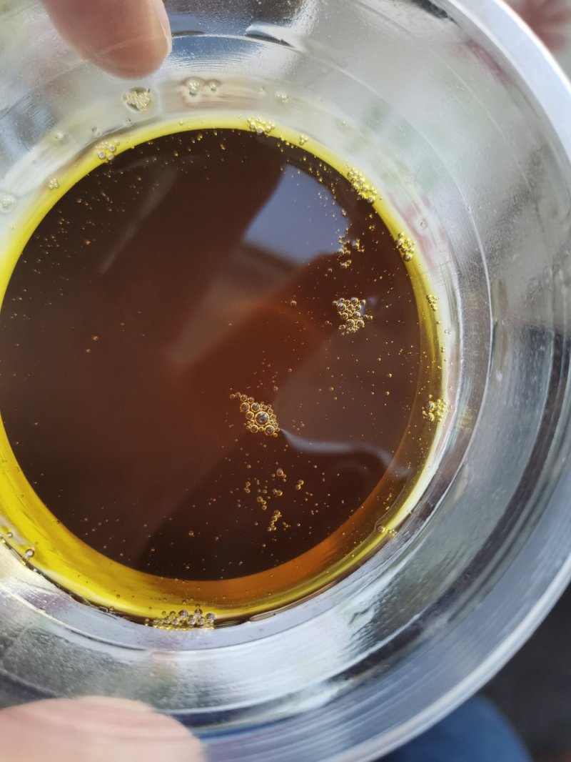 新疆油菜油色黄亮香味儿好亮油38-40水分8左右