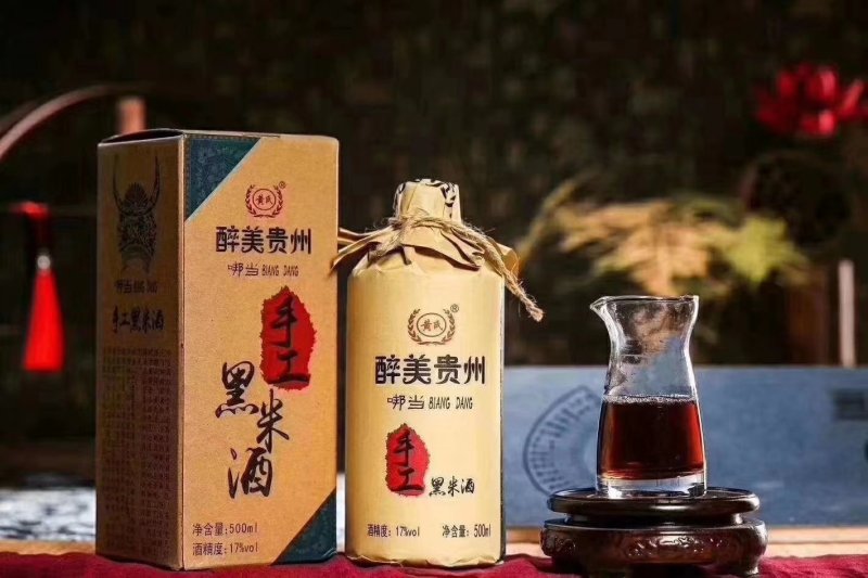 花果酒，黑糯米，桑椹，荔枝，青梅，百香果等花果酿造