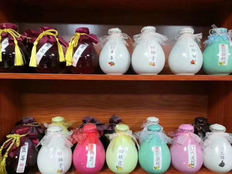 花果酒，黑糯米，桑椹，荔枝，青梅，百香果等花果酿造