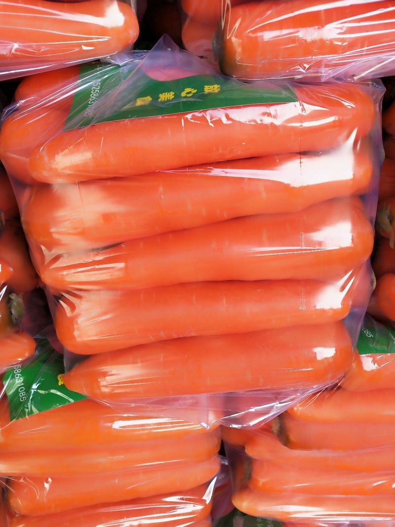 产地直销，红萝卜大量供应条形好。有带苗的水洗的要的联