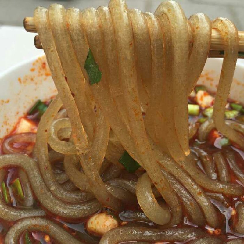 酸辣粉老百姓粉条好吃不腻，无天加剂口感好，有嚼劲