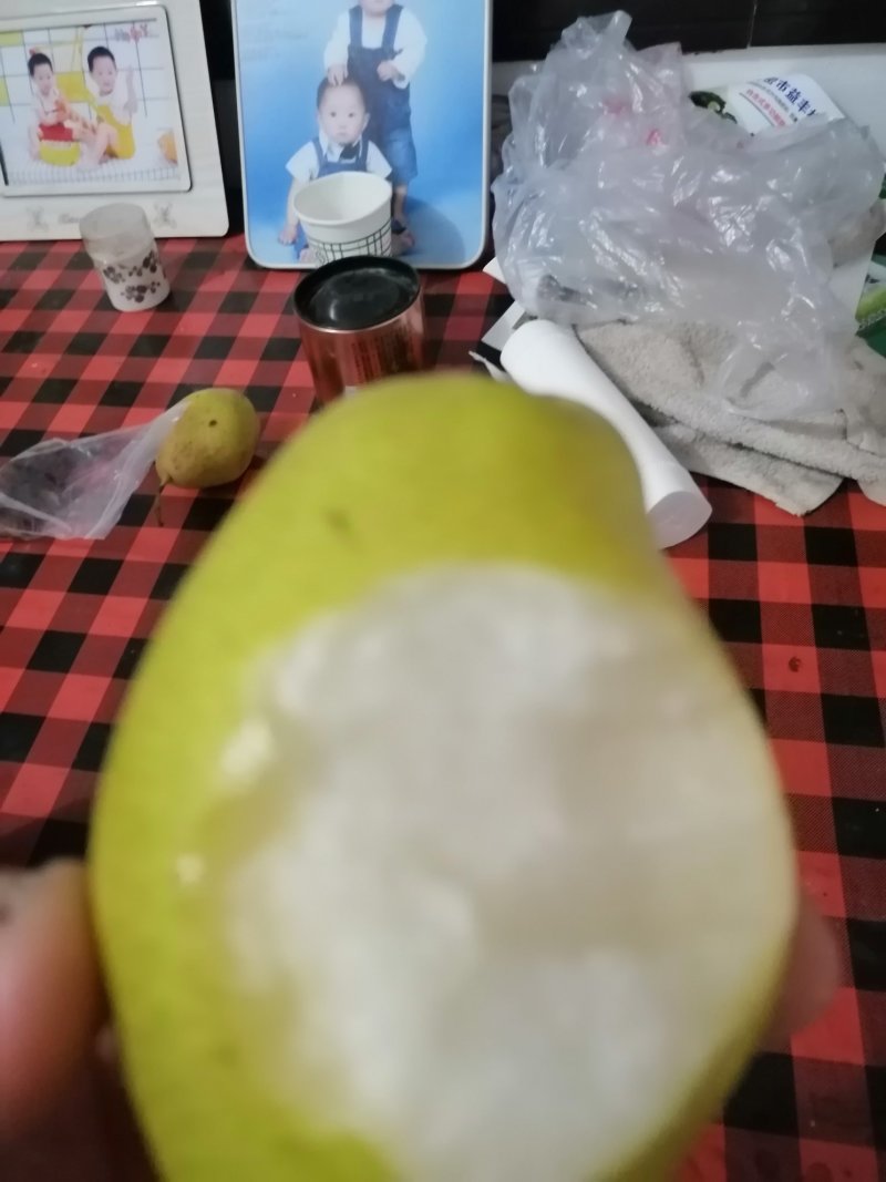 香梨，酥脆香甜，含口水甜香脆，吃一个还想再吃一个。