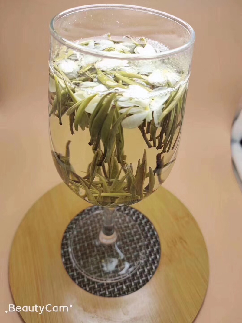 兰花银针，忙忙工作，慢慢品茶。