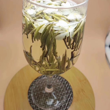 兰花银针，忙忙工作，慢慢品茶。