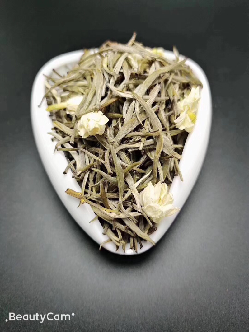 兰花银针，忙忙工作，慢慢品茶。