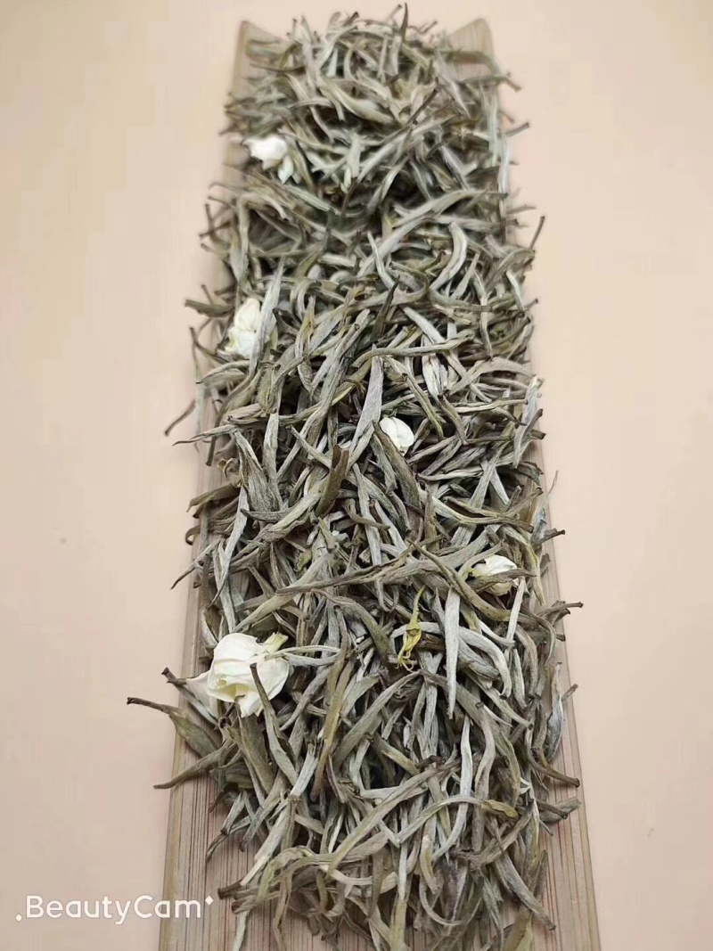 兰花银针，忙忙工作，慢慢品茶。