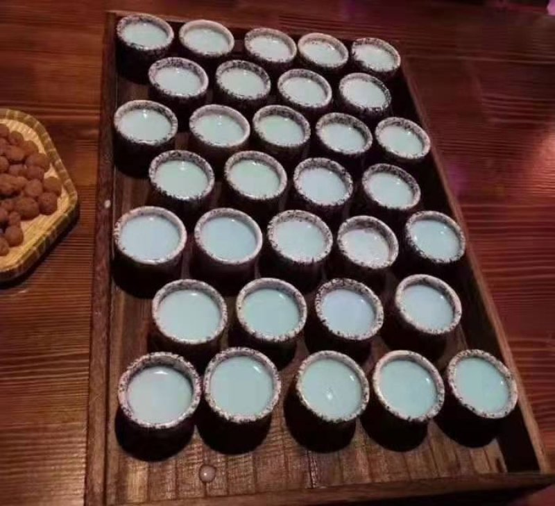 农副食品，各种花酒，果酒。很多农产物都可以酿酒